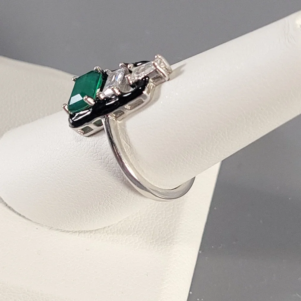 Sterling Silver Green Glass Ring Womens Size 7.75 925 Black Enamel Art Deco